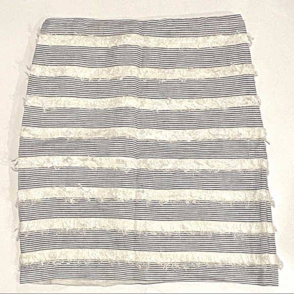 Textured striped skirt - Picture 4 of 8